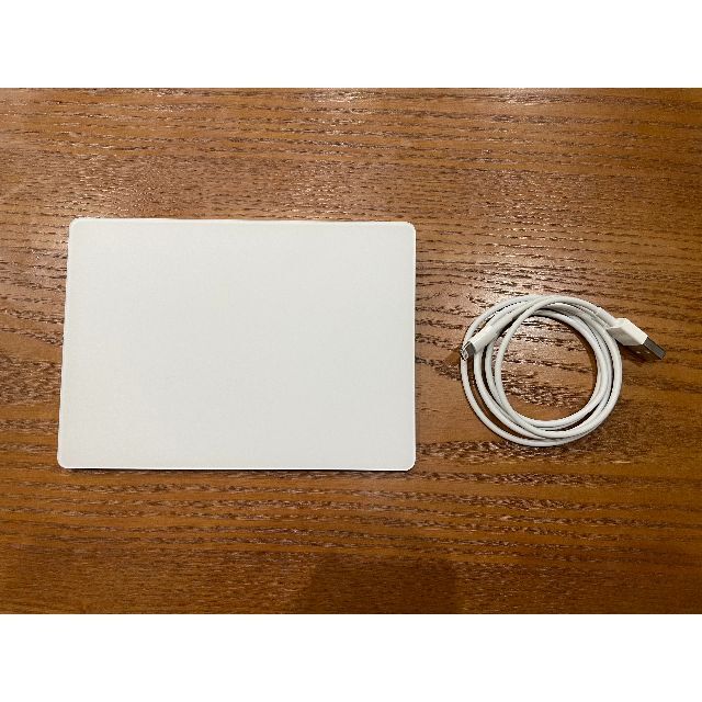 Apple(アップル)のApple Magic Trackpad2 A1535（外箱無し） スマホ/家電/カメラのPC/タブレット(PC周辺機器)の商品写真