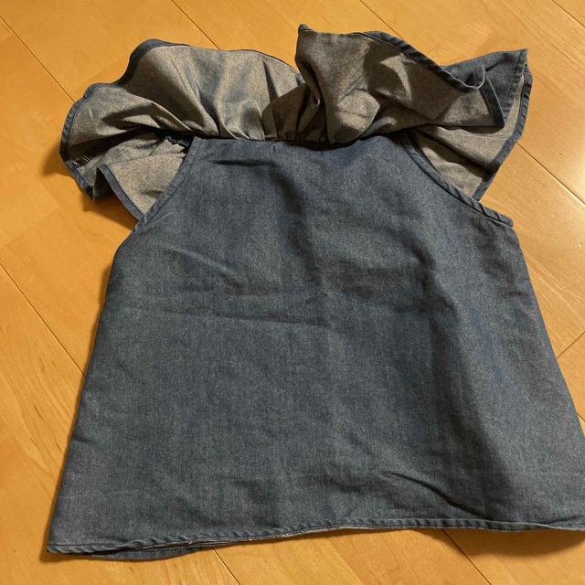 futafuta(フタフタ)のデニムトップス　130 キッズ/ベビー/マタニティのキッズ服女の子用(90cm~)(Tシャツ/カットソー)の商品写真