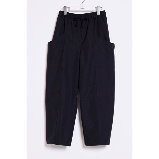 meer.  BIG POCKET NYLON PANTS 黒 レディースのパンツ(カジュアルパンツ)の商品写真