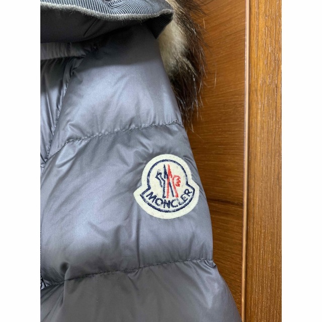 MONCLER(モンクレール)のモンクレール　hermifur グレー　00 エルミファー　moncler レディースのジャケット/アウター(ダウンジャケット)の商品写真