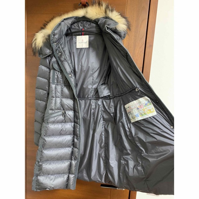 MONCLER(モンクレール)のモンクレール　hermifur グレー　00 エルミファー　moncler レディースのジャケット/アウター(ダウンジャケット)の商品写真