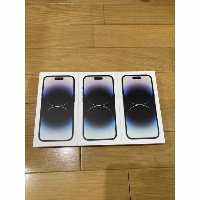 Apple(アップル)の3台　新品未開封 iPhone 14 pro256GB黒 スマホ/家電/カメラのスマートフォン/携帯電話(スマートフォン本体)の商品写真