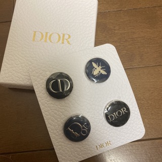 クリスチャンディオール(Christian Dior)のdior ディオール　ピンバッジ　ノベルティ(ブローチ/コサージュ)