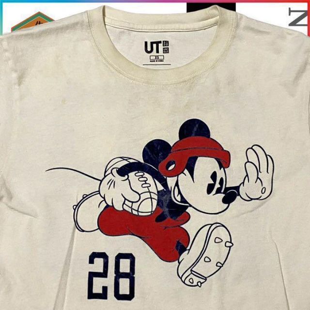 古着 UT Y2K  ディズニー　ミッキー　フットボール　キャラT ビンテージ メンズのトップス(Tシャツ/カットソー(半袖/袖なし))の商品写真