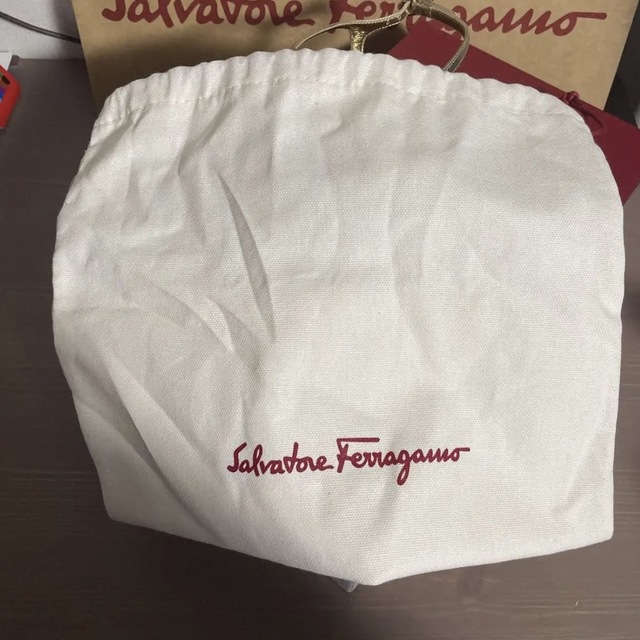 Ferragamo(フェラガモ)の新品　フェラガモ  サンダル　24cm ゴールド レディースの靴/シューズ(サンダル)の商品写真