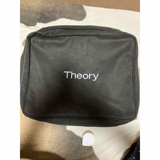 theory(セオリー)のTheoryノベルティ　トラベルケース エンタメ/ホビーのコレクション(ノベルティグッズ)の商品写真