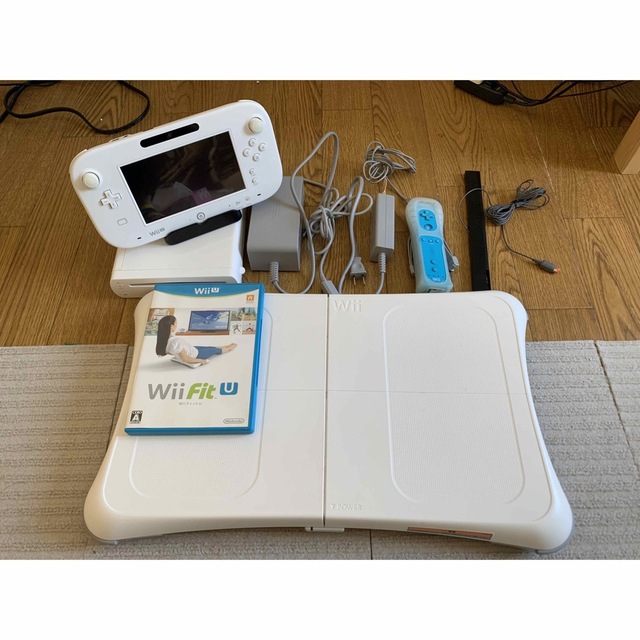 Wii U(ウィーユー)のWII U プレミアムセット Wii fit U ボート付き エンタメ/ホビーのゲームソフト/ゲーム機本体(家庭用ゲーム機本体)の商品写真