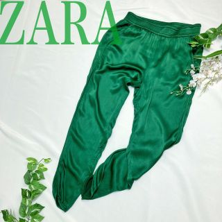 ザラ(ZARA)のZARA パンツ グリーン サテン スリット サテンパンツ スリットパンツ 春夏(カジュアルパンツ)