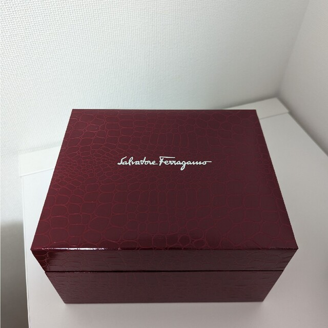 Salvatore Ferragamo フェラガモ　時計　箱