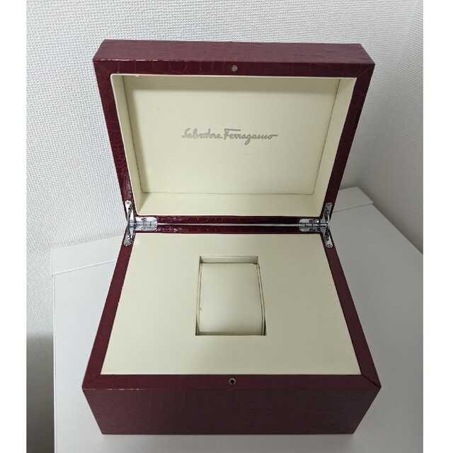 Salvatore Ferragamo(サルヴァトーレフェラガモ)のSalvatore Ferragamo フェラガモ　時計　箱 レディースのファッション小物(腕時計)の商品写真