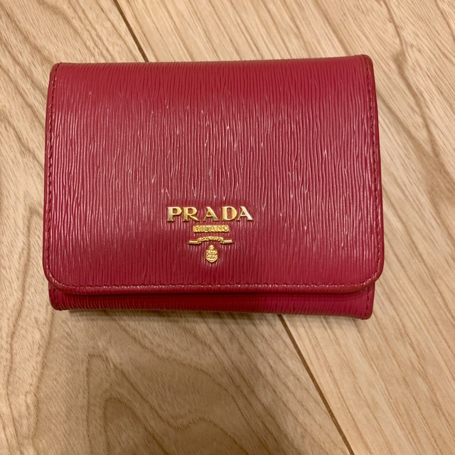 PRADA 三つ折り財布　プラダ　お財布