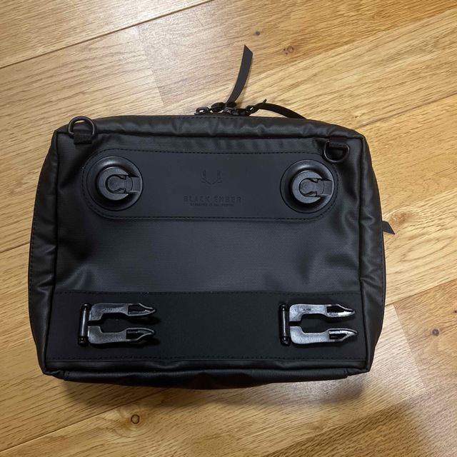 BLACK EMBER   LRG ADMIN　ポーチ　美品 メンズのバッグ(バッグパック/リュック)の商品写真