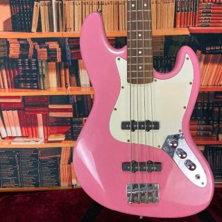 Jazz Bass ピンク　エレキベース女子 ガールズバンド向き