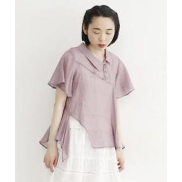 merlot(メルロー)の新品 merlot(メルロー) アシンメトリーフレアシアーシャツ　ブラウス　綿 レディースのトップス(シャツ/ブラウス(半袖/袖なし))の商品写真