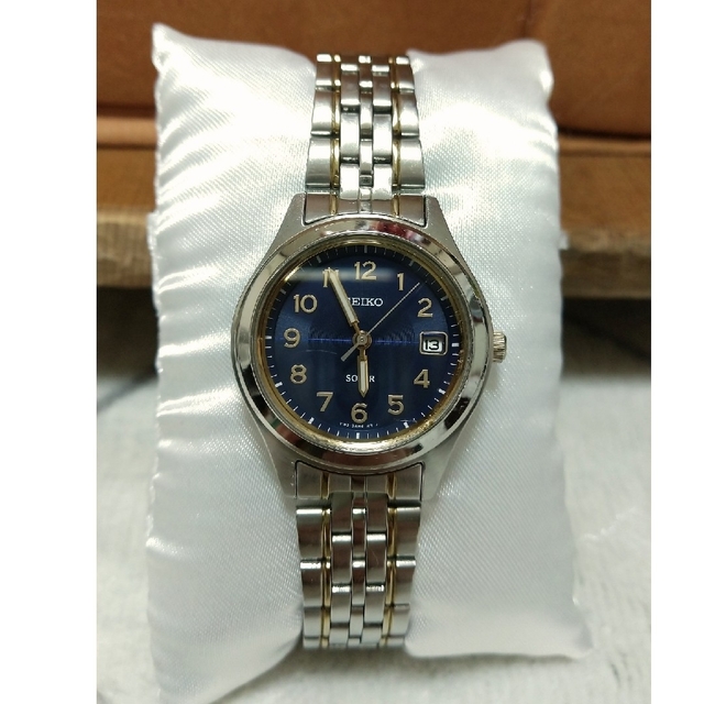SEIKO(セイコー)のSEIKO V182-0AE0 腕時計 セイコー ソーラー シルバー ネイビー レディースのファッション小物(腕時計)の商品写真