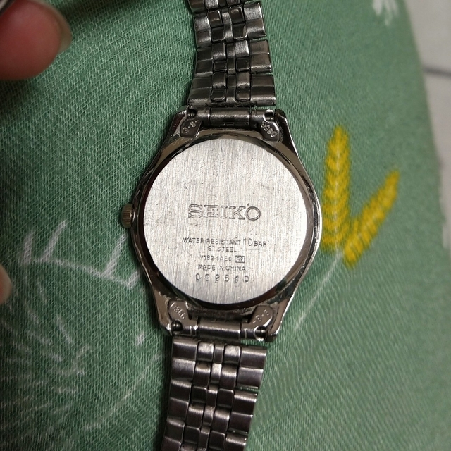SEIKO(セイコー)のSEIKO V182-0AE0 腕時計 セイコー ソーラー シルバー ネイビー レディースのファッション小物(腕時計)の商品写真