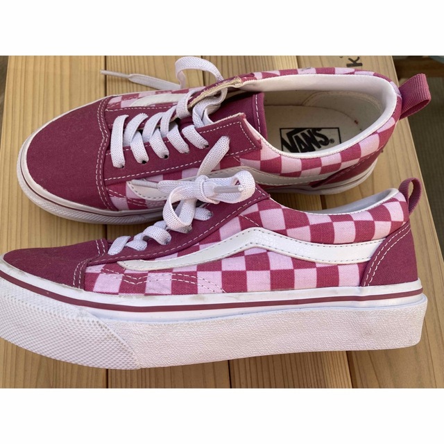 VANS(ヴァンズ)の【美品】VANSキッズスニーカー２２cm ピンク キッズ/ベビー/マタニティのキッズ靴/シューズ(15cm~)(スニーカー)の商品写真