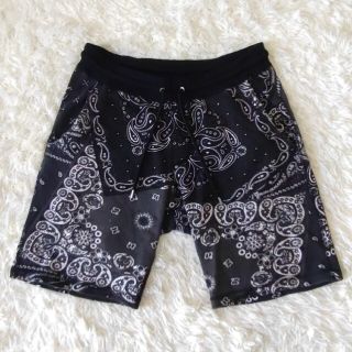 ウノピゥウノウグァーレトレ(1piu1uguale3)の1PIU1UGUALE3 bandana patch Shorts(ショートパンツ)