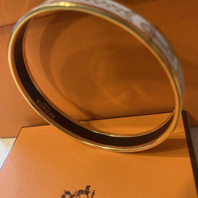 Hermes - エルメス♡バングル♡鍵柄♡ホワイト♡状態良しの通販 by タツノオトシゴ's shop|エルメスならラクマ