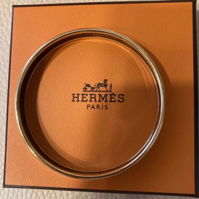 Hermes - エルメス♡バングル♡鍵柄♡ホワイト♡状態良しの通販 by タツノオトシゴ's shop|エルメスならラクマ