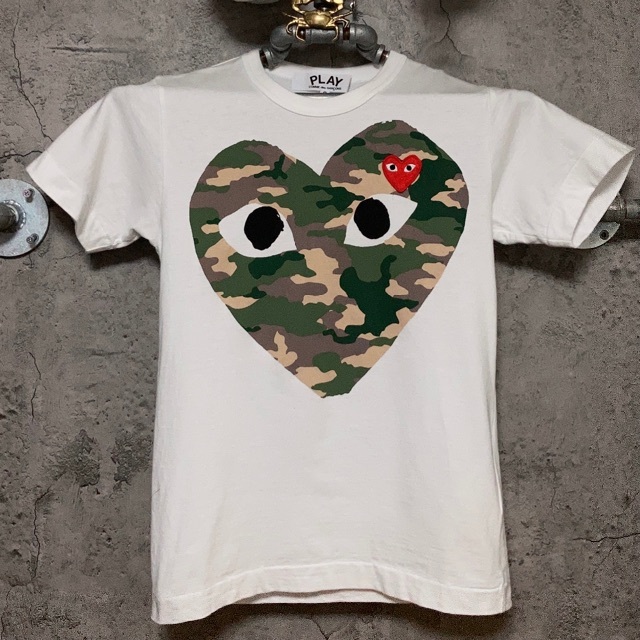 COMME des GARCONS(コムデギャルソン)のプレイ コム デ ギャルソン 迷彩 カモフラ Tシャツ レディース Sサイズ レディースのトップス(Tシャツ(半袖/袖なし))の商品写真