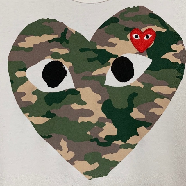 COMME des GARCONS(コムデギャルソン)のプレイ コム デ ギャルソン 迷彩 カモフラ Tシャツ レディース Sサイズ レディースのトップス(Tシャツ(半袖/袖なし))の商品写真