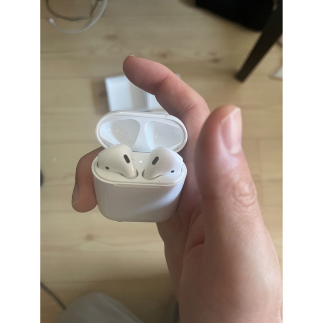 Apple(アップル)のAPPLE AirPods 第2世代 スマホ/家電/カメラのオーディオ機器(ヘッドフォン/イヤフォン)の商品写真