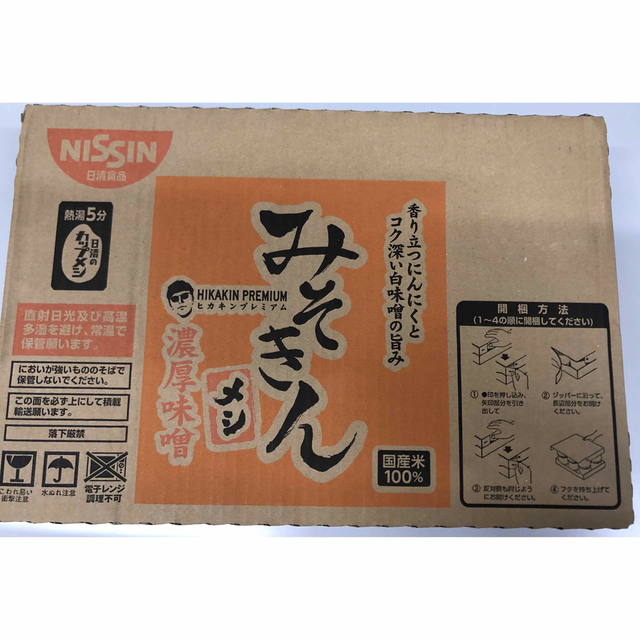 日清食品(ニッシンショクヒン)のみそきん ヒカキンプレミアム 濃厚味噌 メシ ダンボール 1ケース6食入り 食品/飲料/酒の加工食品(インスタント食品)の商品写真