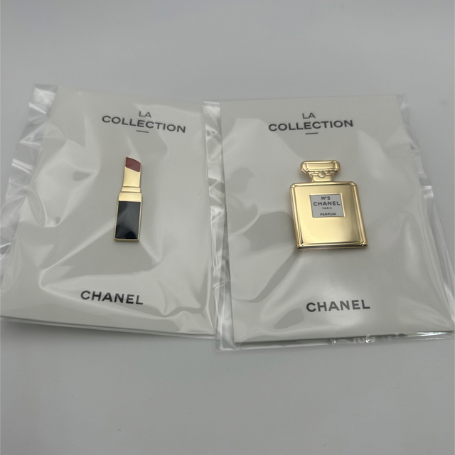 クリスマスツリー特価！ CHANEL LA COLECTION リップピンバッジ ノベルティ