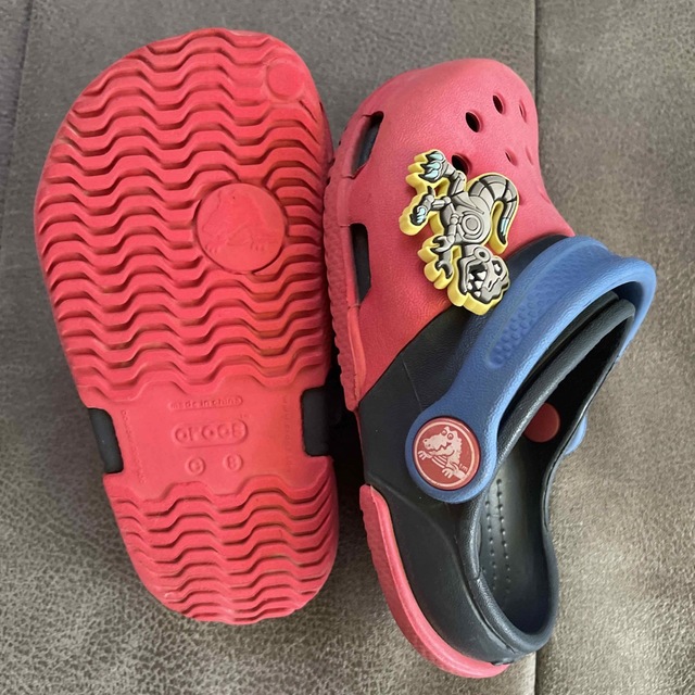 crocs(クロックス)のクロックス キッズ/ベビー/マタニティのキッズ靴/シューズ(15cm~)(サンダル)の商品写真