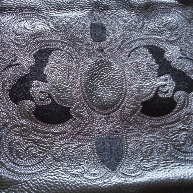 大谷リュウジチェーンバッククラウン刺繍 レディースのバッグ(トートバッグ)の商品写真