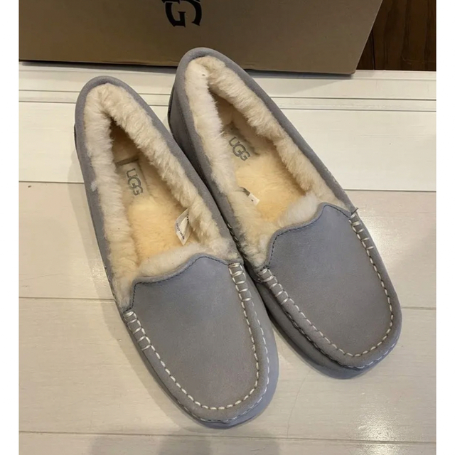 美品　UGG ANSLEY  モカシン　size8 ライトグレースリッポン/モカシン