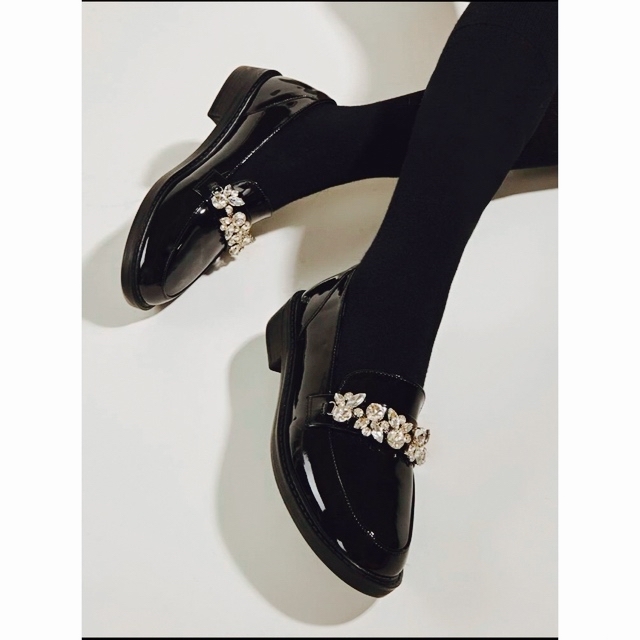 ZARA - ビジュー付きエナメルローファー23.0㎝の通販 by hana ZARA - ビジュー付きエナメルローファー23.0㎝の通販 by hana