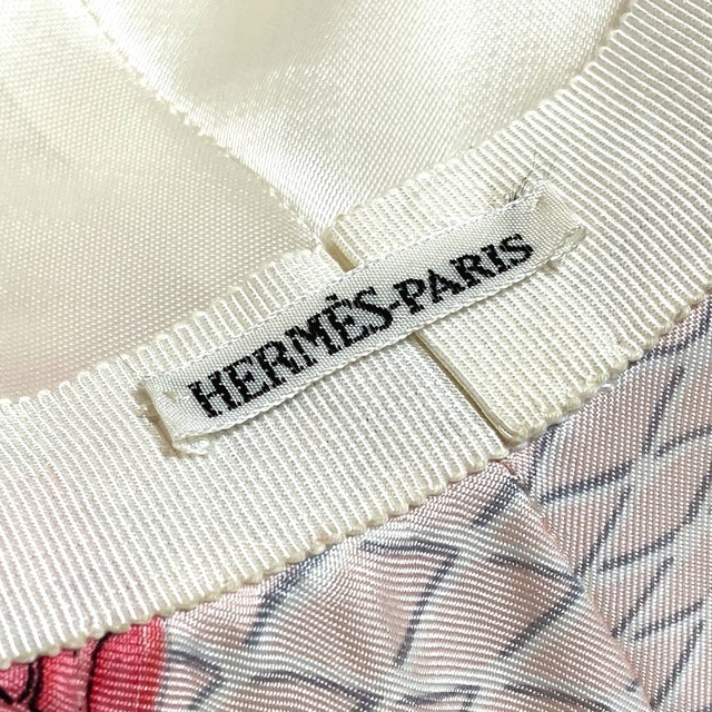 Hermes(エルメス)のエルメス HERMES フラワー 花 蝶 バタフライ ヴィンテージ  ハット帽 帽子 ハット シルク ピンク 美品 レディースの帽子(ハット)の商品写真