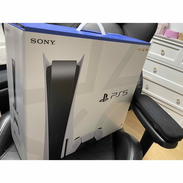 PlayStation(プレイステーション)のPS5 CFI-1200A01 ディスクドライブ有モデル エンタメ/ホビーのゲームソフト/ゲーム機本体(家庭用ゲーム機本体)の商品写真