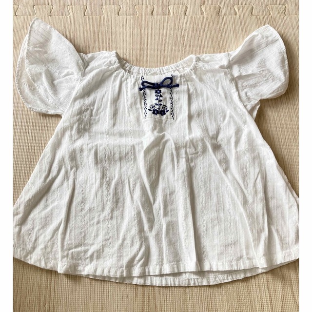 シャツ　ティシャツ　女の子　リボン　ホワイト　95cm キッズ/ベビー/マタニティのキッズ服女の子用(90cm~)(Tシャツ/カットソー)の商品写真