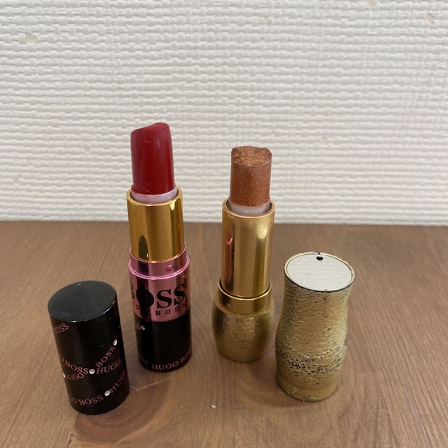 GUERLAIN(ゲラン)の中古　GUERAINとHUGO BOSS リップ　2本まとめ売り コスメ/美容のベースメイク/化粧品(口紅)の商品写真