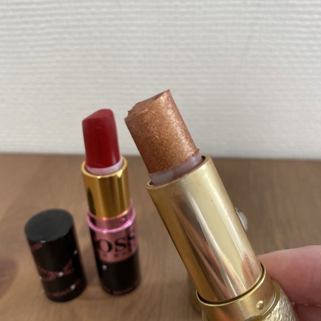 GUERLAIN(ゲラン)の中古　GUERAINとHUGO BOSS リップ　2本まとめ売り コスメ/美容のベースメイク/化粧品(口紅)の商品写真