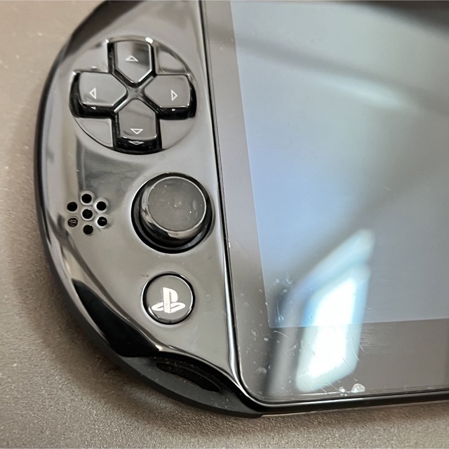 PlayStation Vita(プレイステーションヴィータ)のPSP Vita 本体　ブラック　ジャンク品 エンタメ/ホビーのゲームソフト/ゲーム機本体(携帯用ゲーム機本体)の商品写真