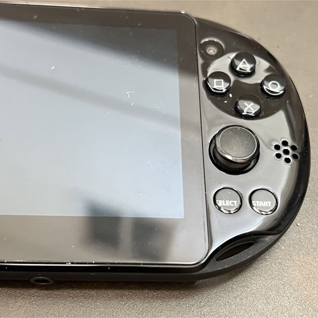 PlayStation Vita(プレイステーションヴィータ)のPSP Vita 本体　ブラック　ジャンク品 エンタメ/ホビーのゲームソフト/ゲーム機本体(携帯用ゲーム機本体)の商品写真
