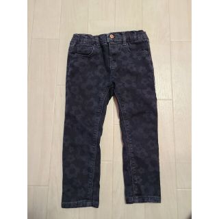 ザラキッズ(ZARA KIDS)のZARA baby デイジー柄ブラックデニム　3-4years/104cmザラ(パンツ/スパッツ)