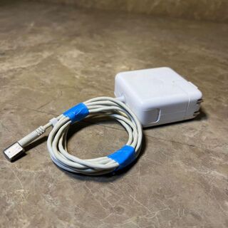 アップル(Apple)の【送料無料】Apple 純正 充電器　magsafe 45W A1244アップル(PC周辺機器)
