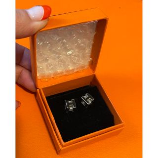 エルメス(Hermes)の美品　エルメス　キューブ　ピアス　ブラック　シルバー　箱付き(ピアス)