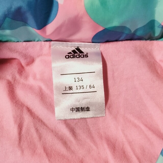 adidas(アディダス)のアディダス　ウインド　134　ジャケット　ジャンパー キッズ/ベビー/マタニティのキッズ服女の子用(90cm~)(ジャケット/上着)の商品写真