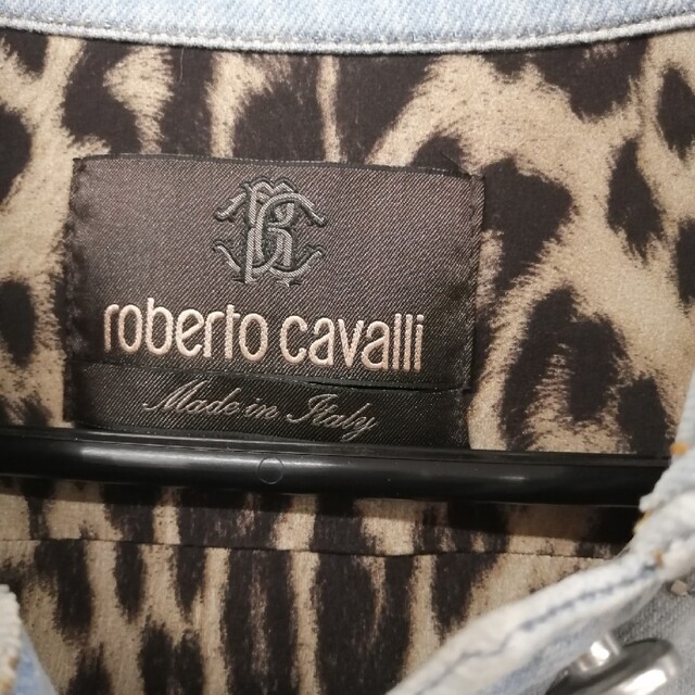 Roberto Cavalli(ロベルトカヴァリ)のジャケット レディースのジャケット/アウター(Gジャン/デニムジャケット)の商品写真