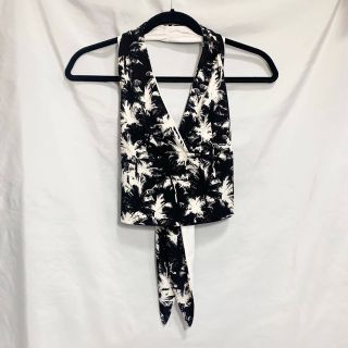 ザラ(ZARA)の美品◎ZARA リバーシブル　カットソー　Sサイズ　ブラック　ホワイト　ザラ(カットソー(半袖/袖なし))