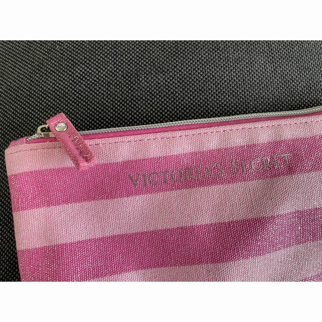 Victoria's Secret(ヴィクトリアズシークレット)の/未使用美品//VICTORIA'S SECRETヴィクトリアシークレットポーチ レディースのファッション小物(ポーチ)の商品写真