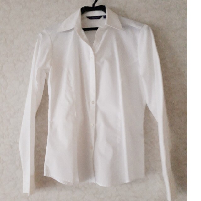 最終お値下価格　Tokyo Shirts長袖白シャツ　スーツinパンツスカートに レディースのトップス(シャツ/ブラウス(長袖/七分))の商品写真