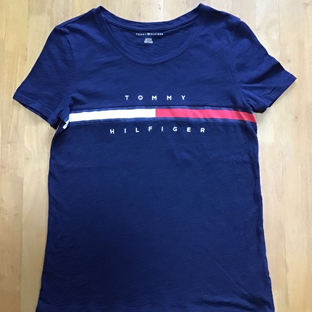 TOMMY HILFIGER(トミーヒルフィガー)の2着セット　トミー　ワンピース　Tシャツ　ネイビー レディースのトップス(Tシャツ(半袖/袖なし))の商品写真