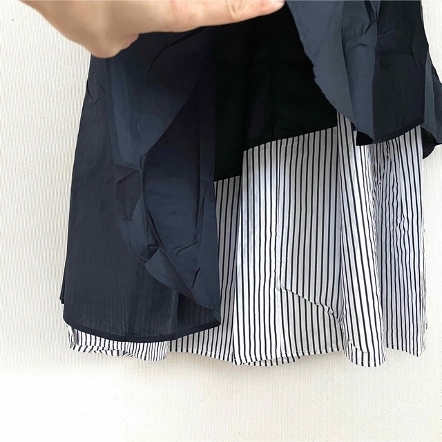 Million Carats(ミリオンカラッツ)の新品✨Million Carats アシンメトリー フレア スカート 紺 タグ付 レディースのスカート(ロングスカート)の商品写真